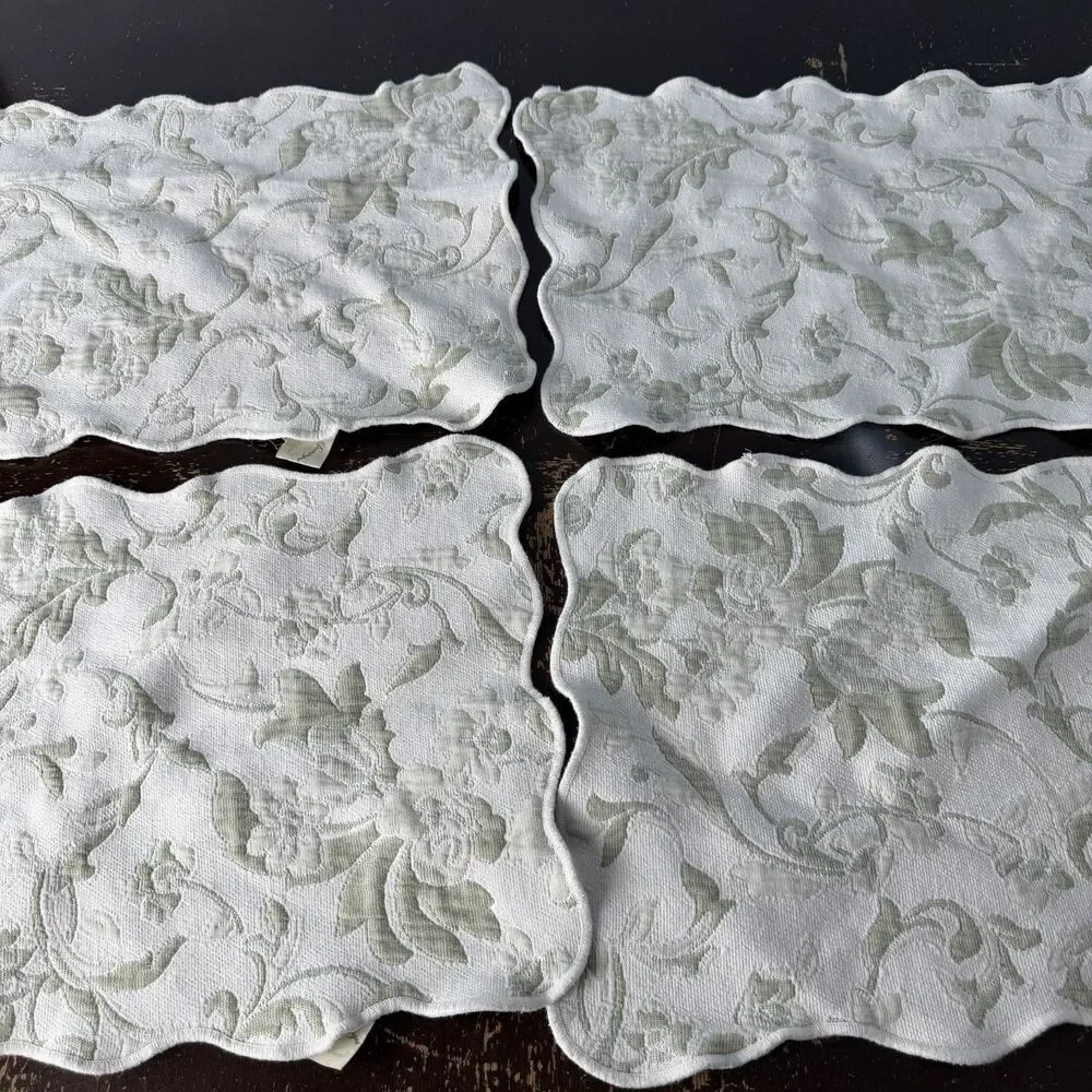 Colchas Domingos Placemats Set of 4 Sage Green White Matelasse Jacquard Scallop